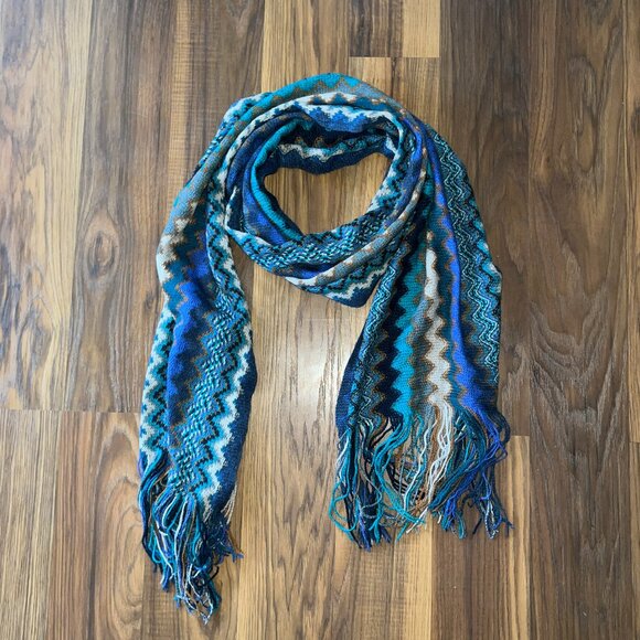 Woven Lightweight Chevron Scarf Frayed Fringe Ends - Picture 2 of 7